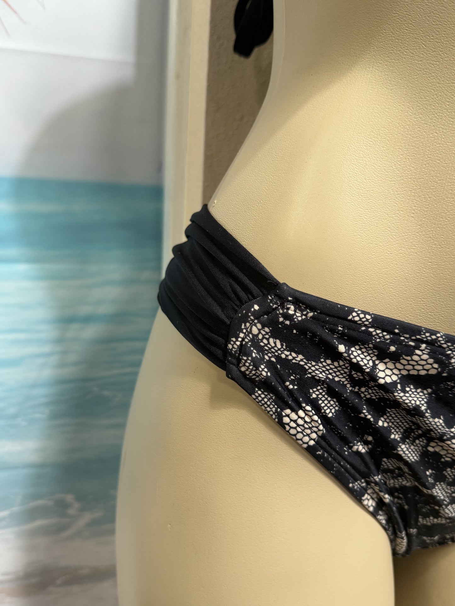 Paradise Bikini Bottoms in Flirty