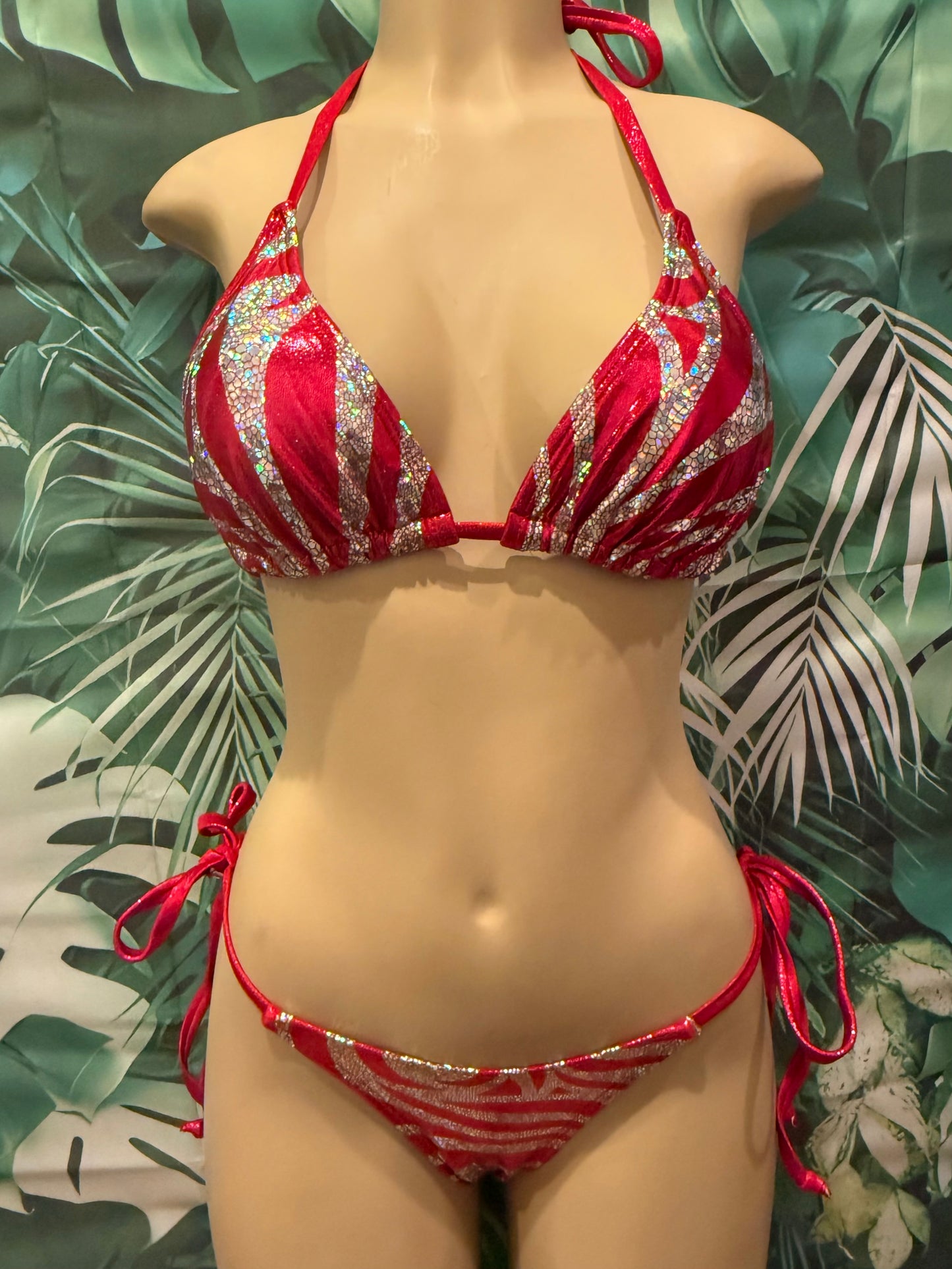 Lyla Triangle Top Pinky Red Swirl